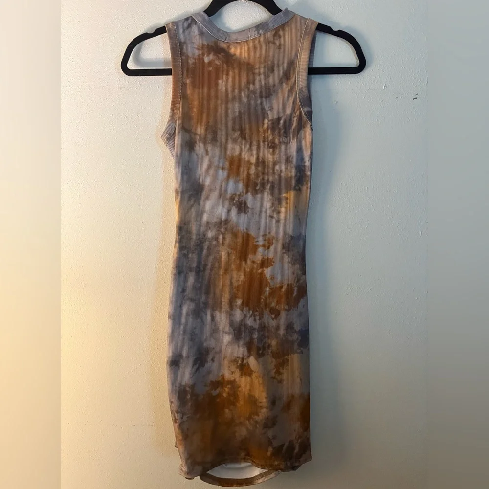 PrettyLittleThing Shape Tan Tie Dye Ribbed Bodycon Dress - Picture 10 of 12